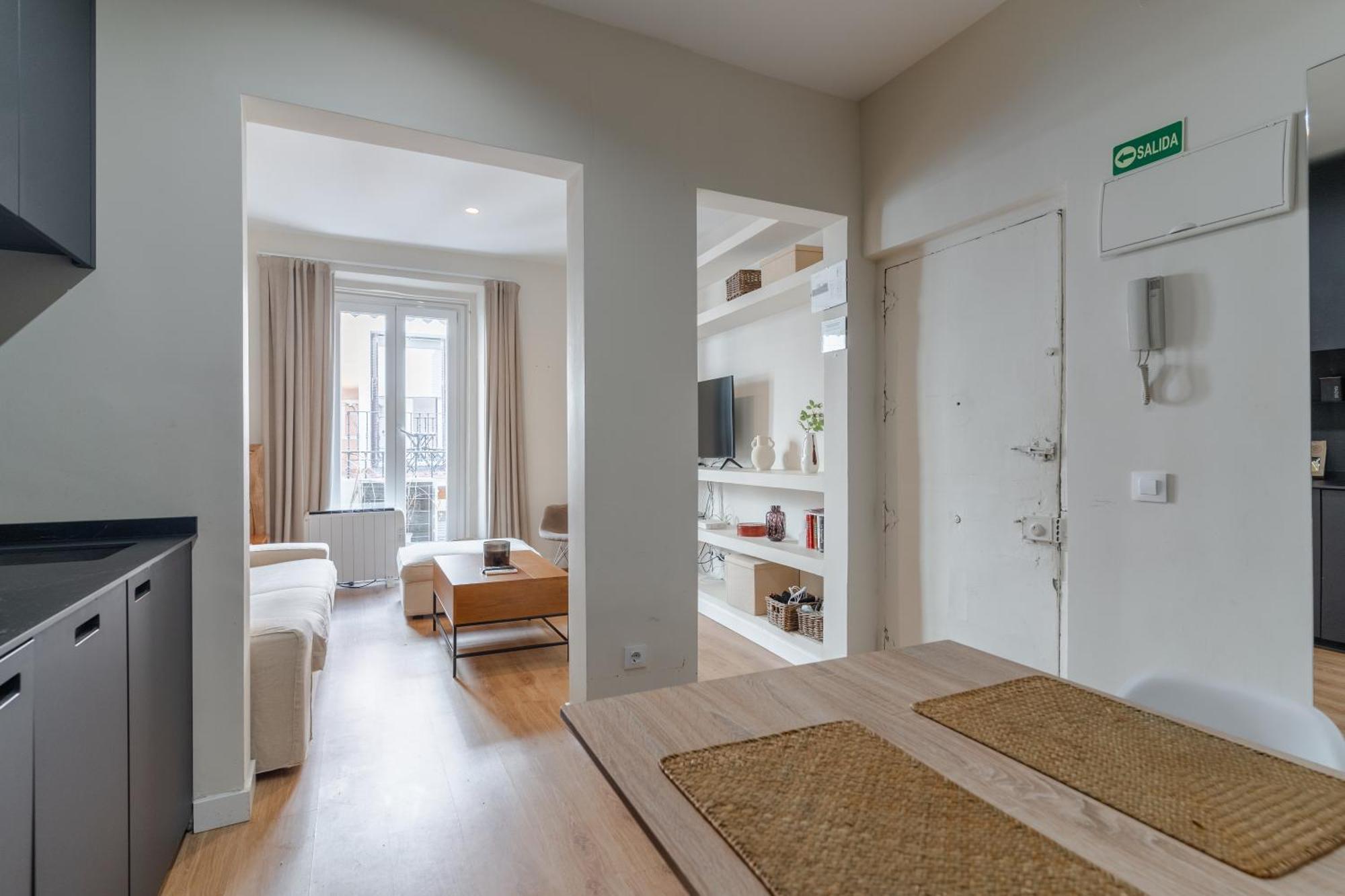 Centric- 1bd 1bth Furnished - Chueca * Madri